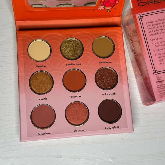 The Crème Shop Hello Kitty Palette & Blender - Picture 4 of 6